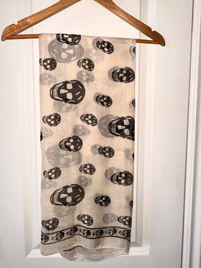 ALEXANDER MCQUEEN Silk Skull Scarf - Authentic